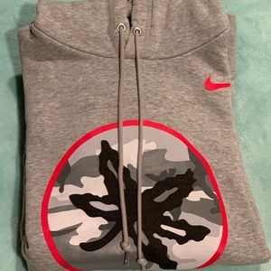 Gently Used Men’s L Nike Ohio State Hoody.